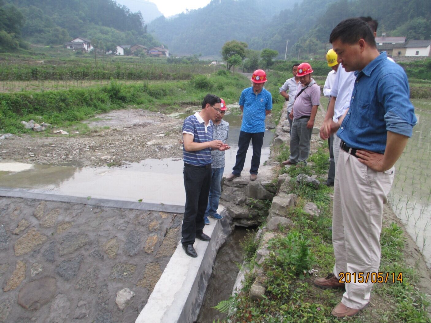 县水利局局长黄桂林同志视察小农水项目建设现场